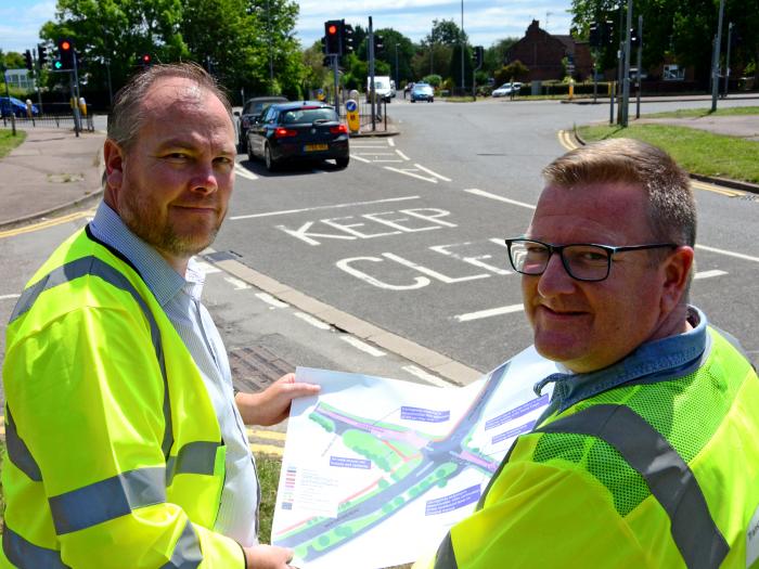 A418 Oxford Road improvements - Mark Shaw and Paul Irwin with plan DSC_1652
