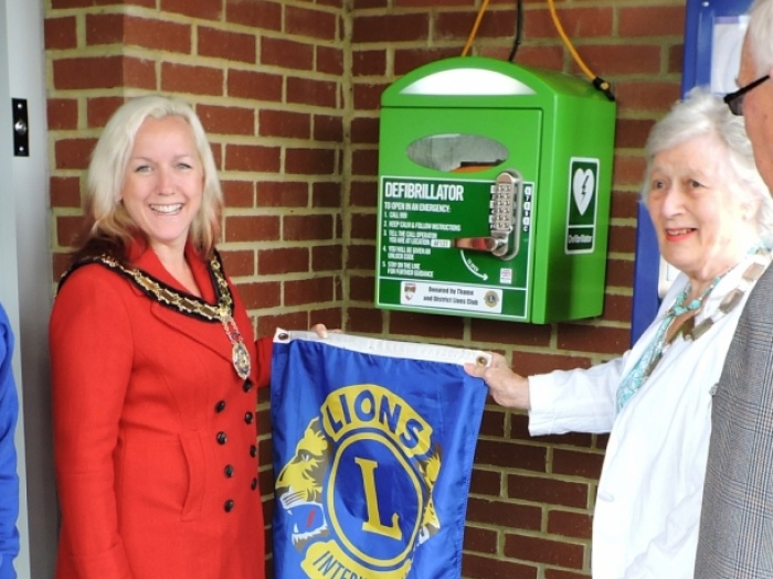 Defibrillator at H&T Parkway Station