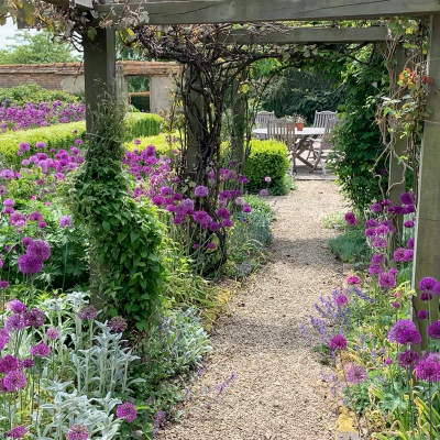 Lizzie & David Banister's Garden