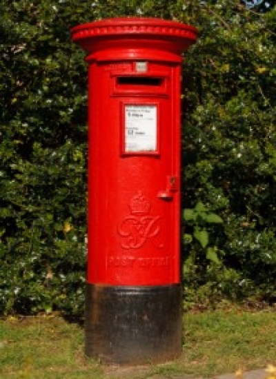 Royal-Mail-Post-Box 01